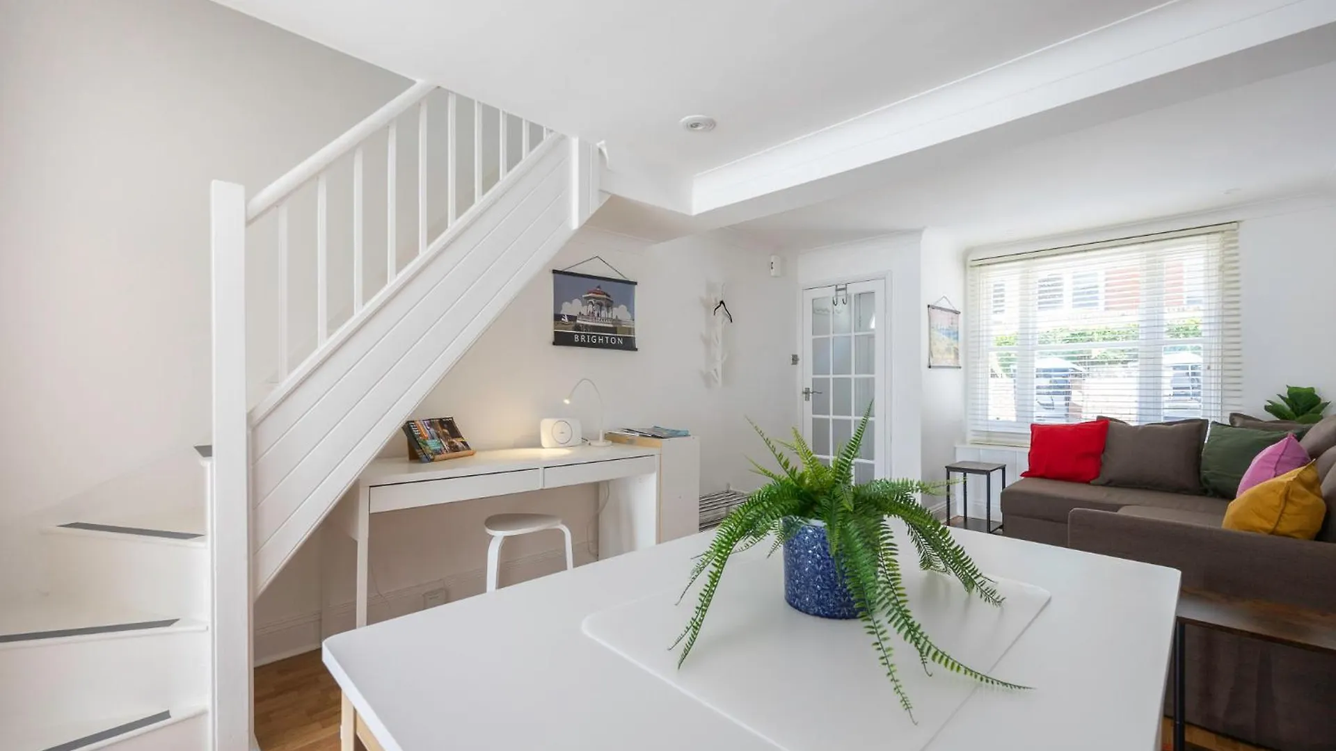 Typical English Terraced House برايتون